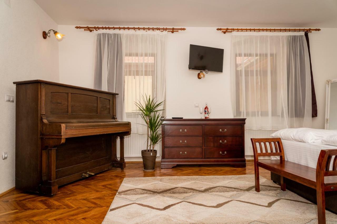 Musik Apartments Old Town Сібіу Екстер'єр фото