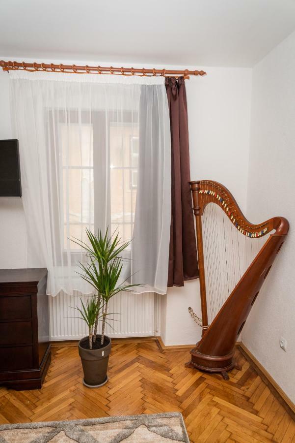 Musik Apartments Old Town Сібіу Екстер'єр фото