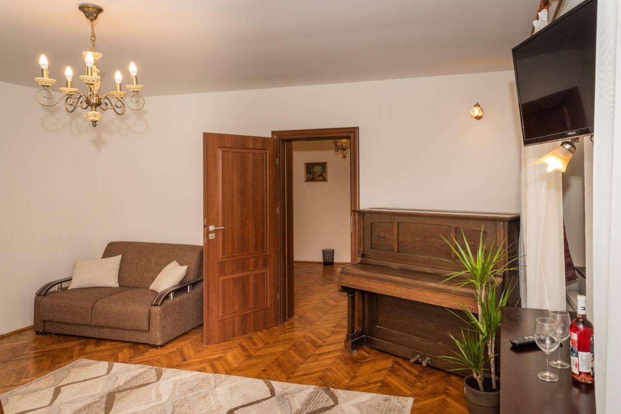Musik Apartments Old Town Сібіу Екстер'єр фото