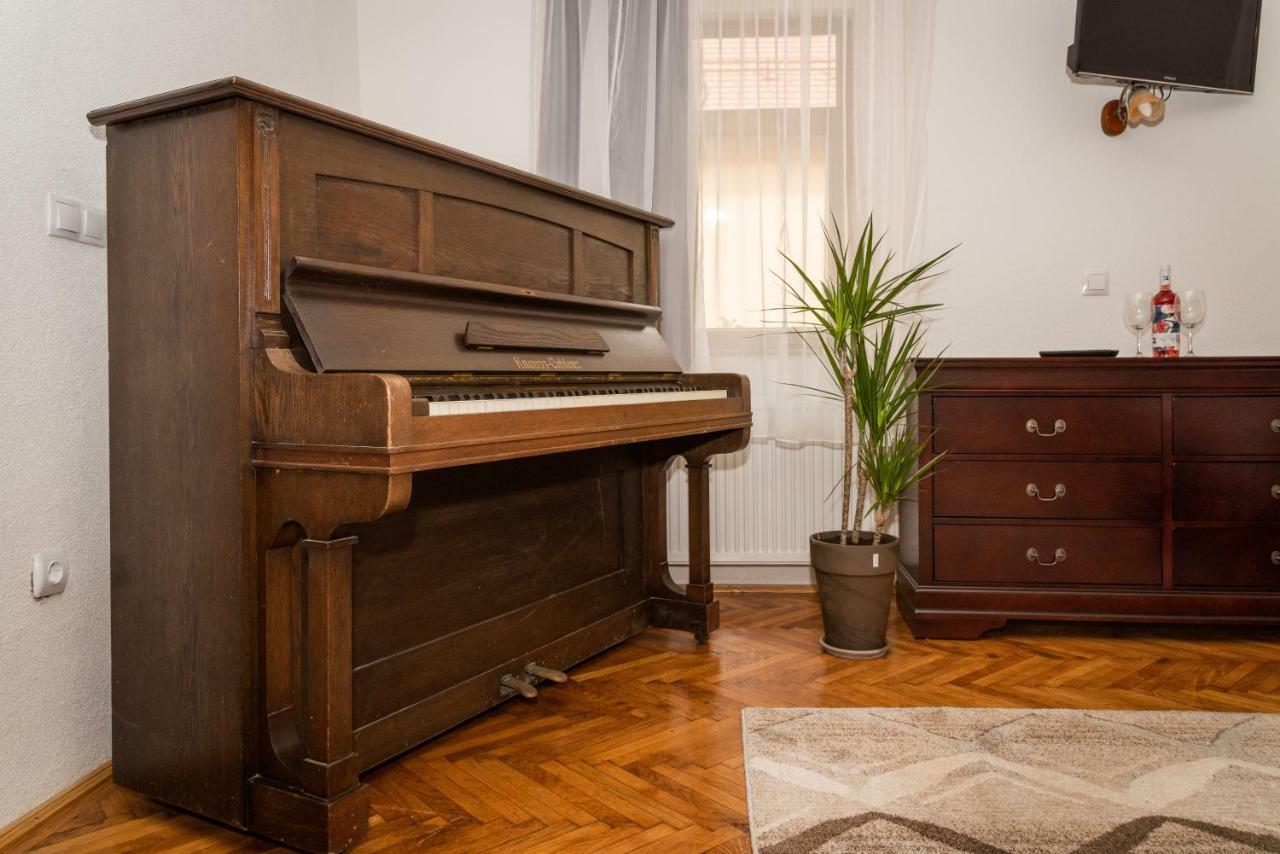 Musik Apartments Old Town Сібіу Екстер'єр фото